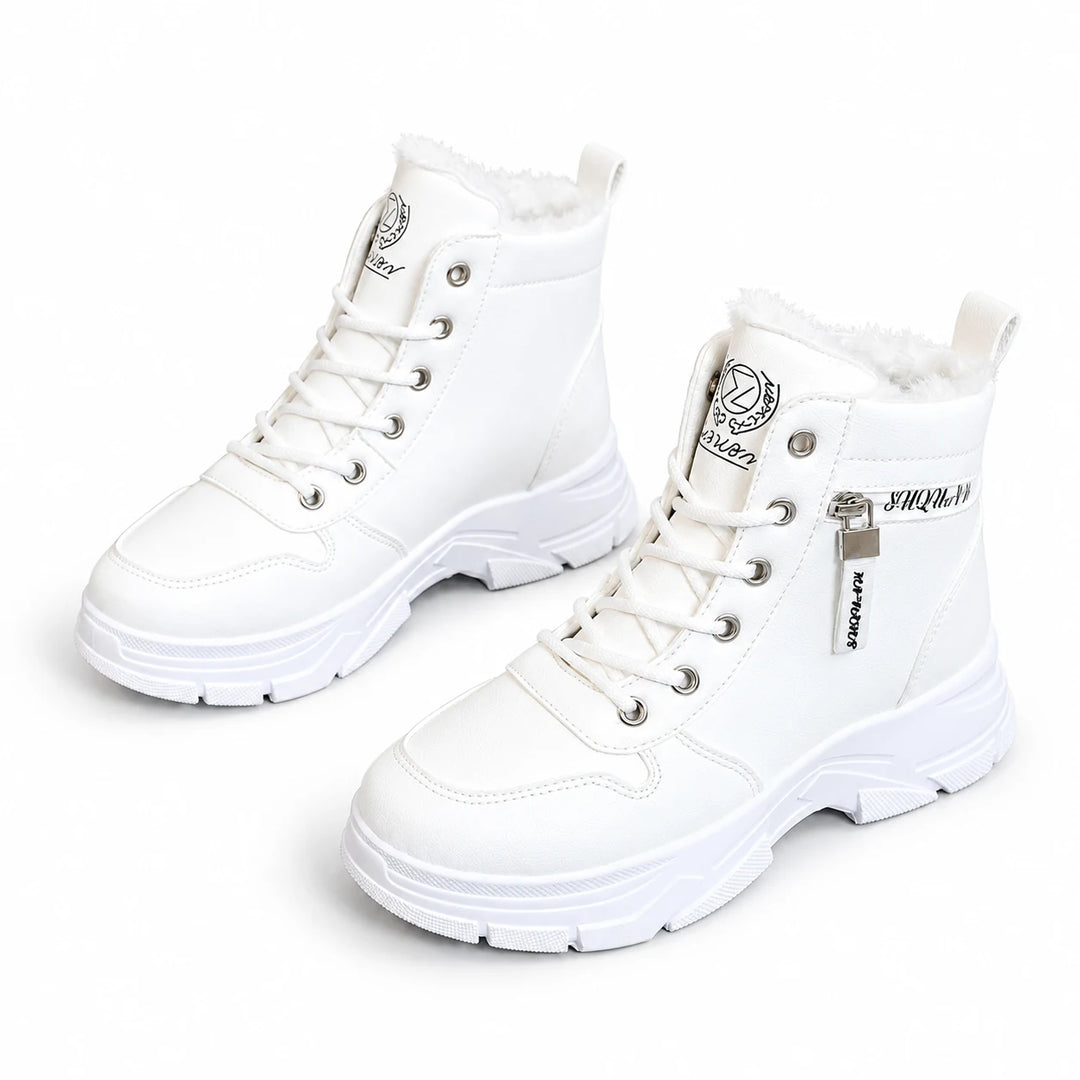 Pair of White women&