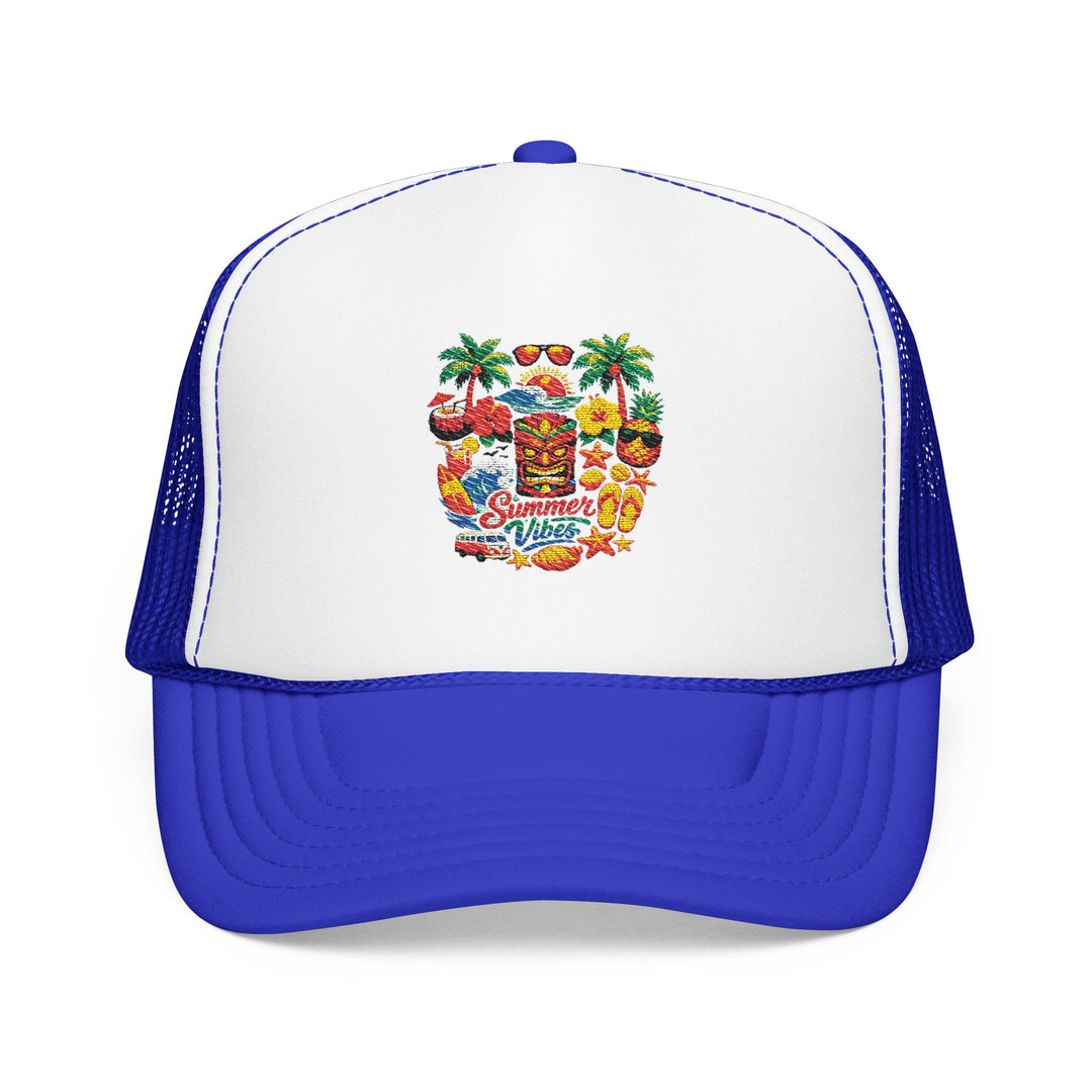 Summer trucker hat size guide in centimeters with female model, accurate measurements and clean ecommerce layout.