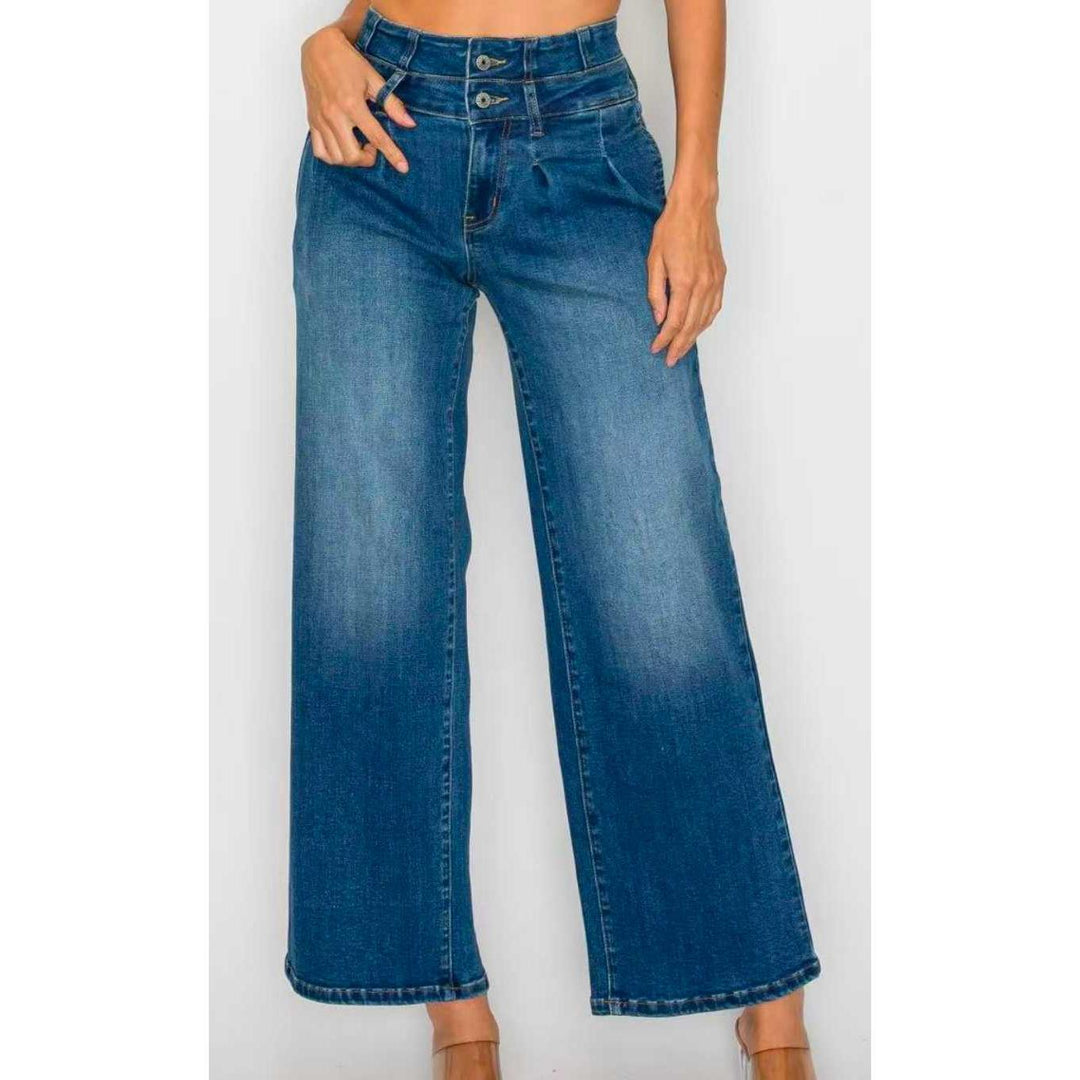 Women’s Medium Blue Wide Leg Jeans street style casual outfit