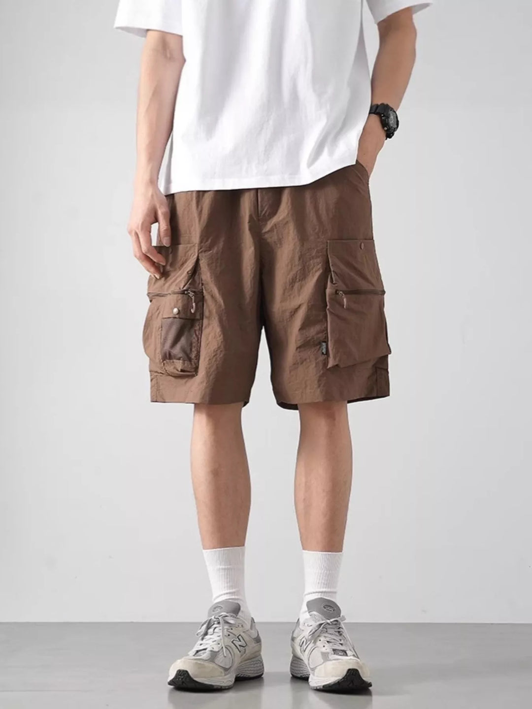 Men’s work shorts with multiple pockets shown in a simple product layout