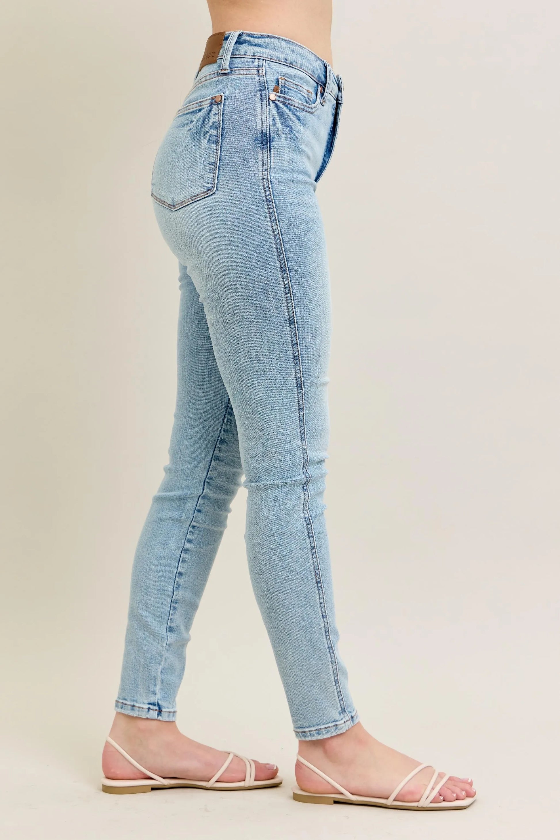 Back view of high waist 5-pocket skinny jean silhouette.


