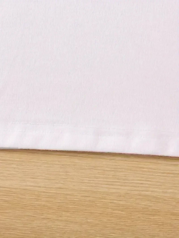 Bonjour Paris T-Shirt – Paris street-style outfit with crossbody bag