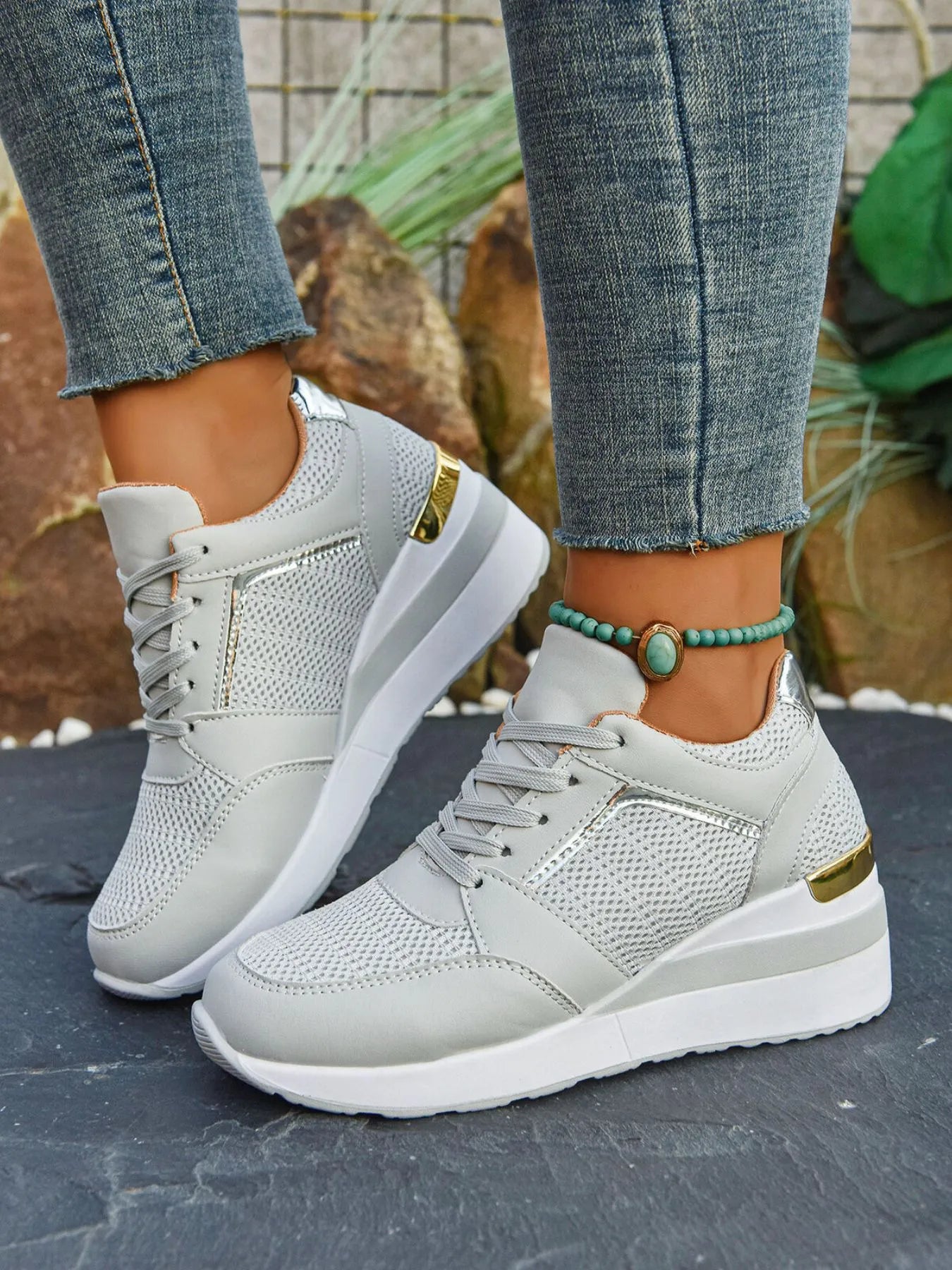 Casual Slip-On Mesh Sneakers – Lightweight Style

