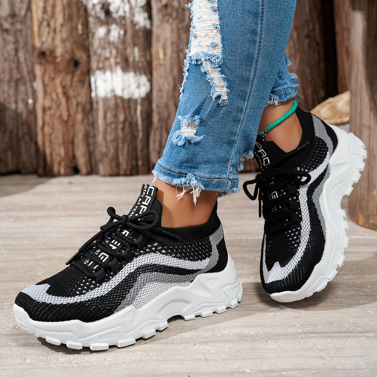 Casual lace-up women’s sneakers – lightweight design, soft bottom sole