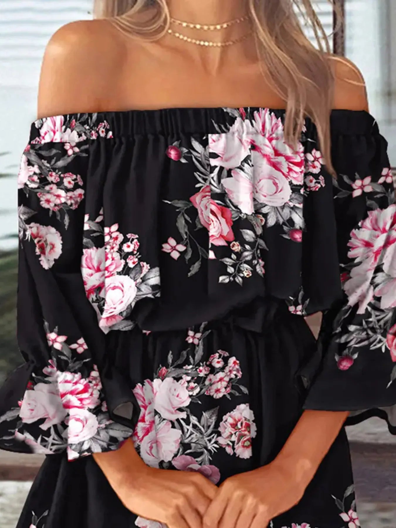 Casual street style: plus size mini dress paired with sandals.

