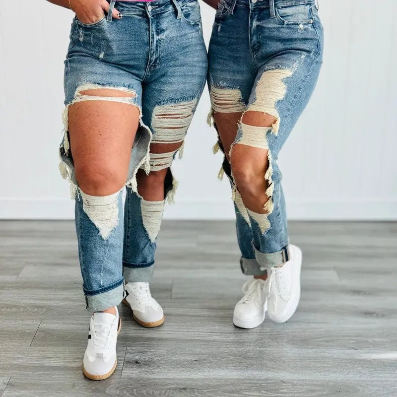 Classic high-waist jeans with a modern ankle-length cut, made for lasting comfort.