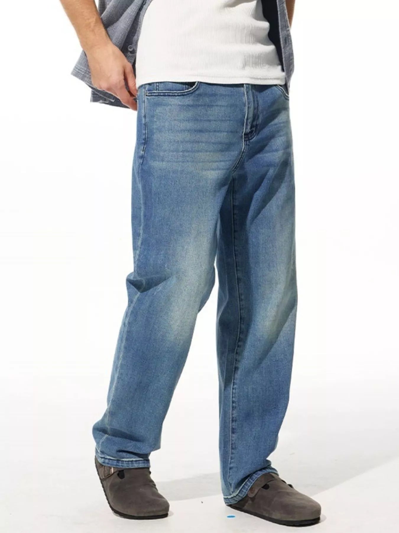 Close-up: men’s washed wide leg jeans fabric and stitching – durable, soft handfeel