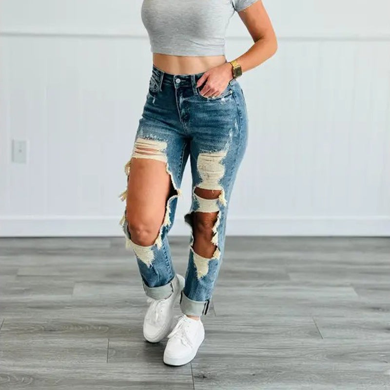 Cotton denim jeans with a flattering high-waist fit, made for everyday elegance.