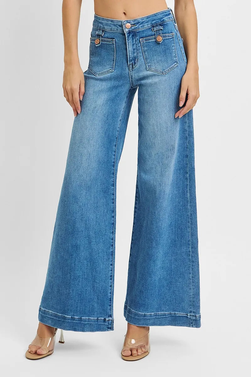 “Effortless casual chic: plus-size wide-leg jeans paired with a crisp white tee.”

