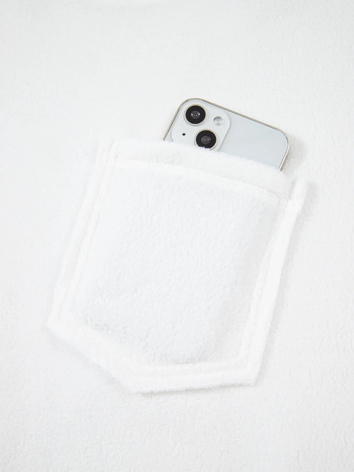 Elegant casual women’s blouse with trendy seam design

