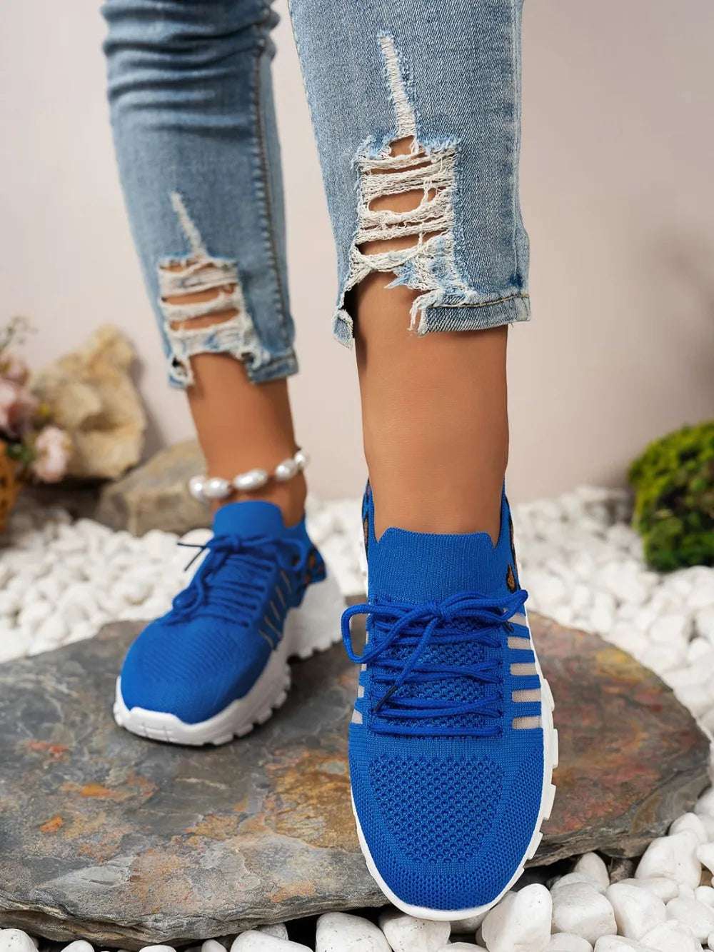 Comfortable flat-cut leopard mesh sneakers for walking

