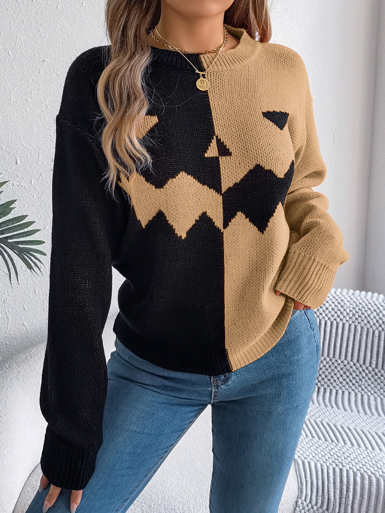 Halloween pumpkin sweater – contrast long sleeves, casual jeans pairing