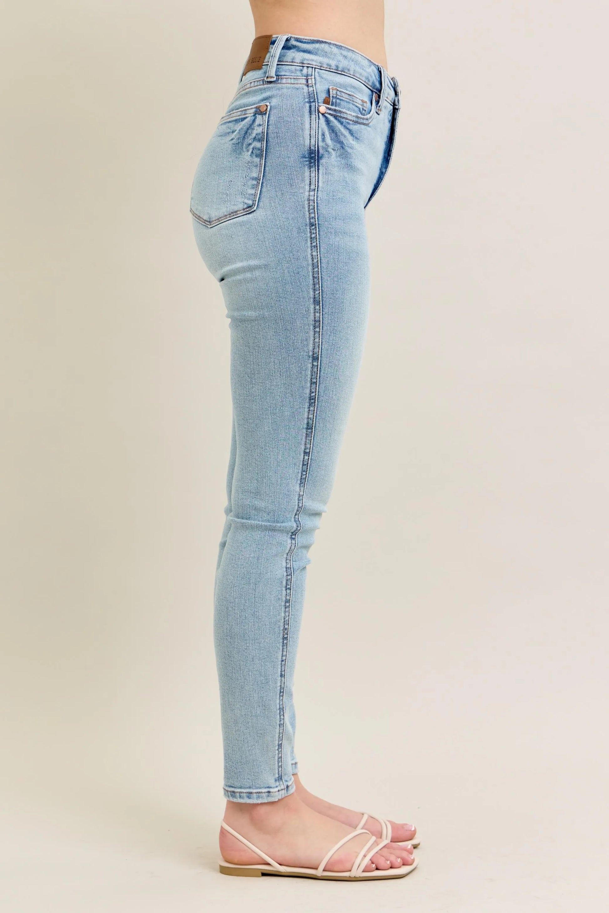 Casual wear outfit featuring plus size button-zip jeans.

