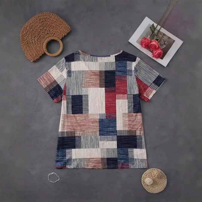 Chic Plus Size T-Shirt – Square Pattern with Zipper