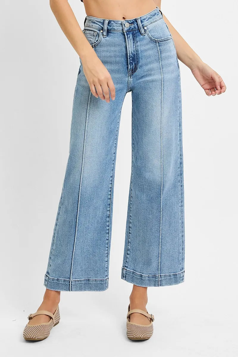 Modern Cropped Jeans for Effortless Style – Explore Now
