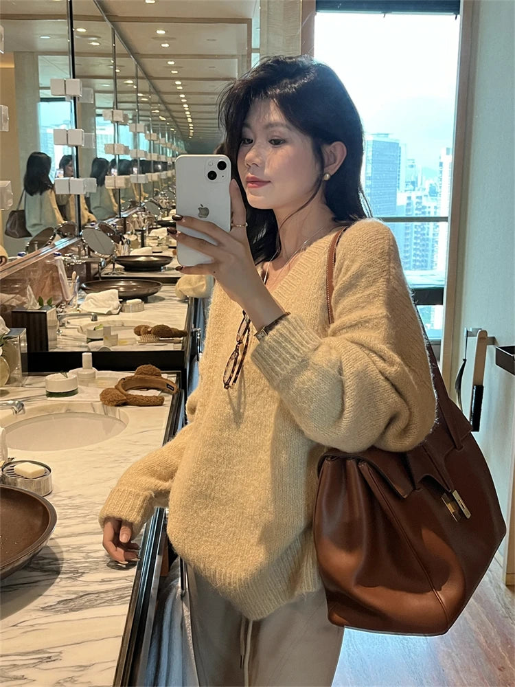 Women's V-Neck Minimalist   – Lightweight Comfort