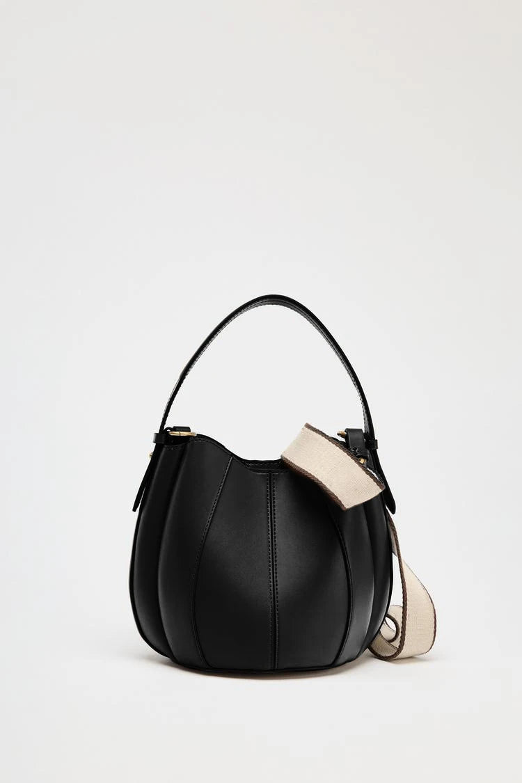 Fashionable Bucket Bag – Light, Versatile, Go Anywhere