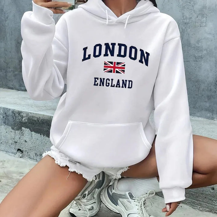 Warm long sleeve hooded top loose silhouette on model walking city street