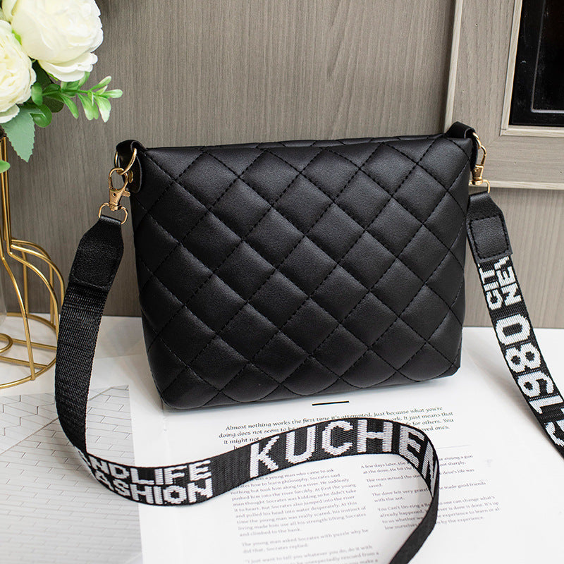 Small Messenger Bag with Diamond Grid – Ideal for Everyday Elegance