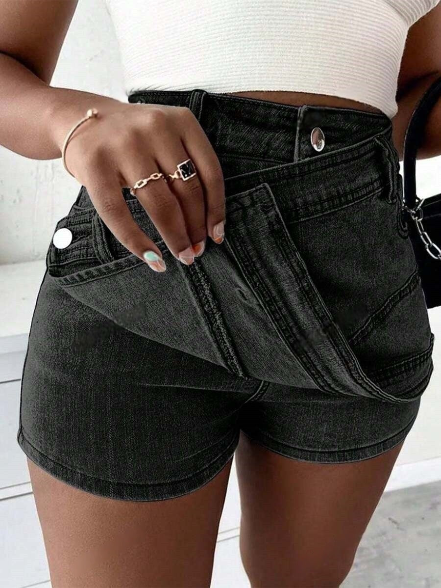 “Street style shot: vintage stretchy wrap denim skorts in action”

