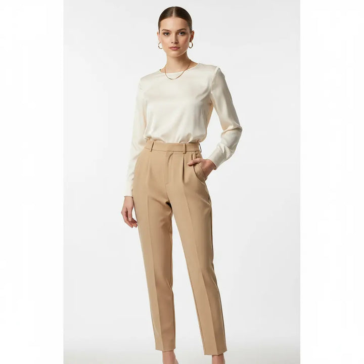 Timeless Casual Chic: Slim-Fit Women&