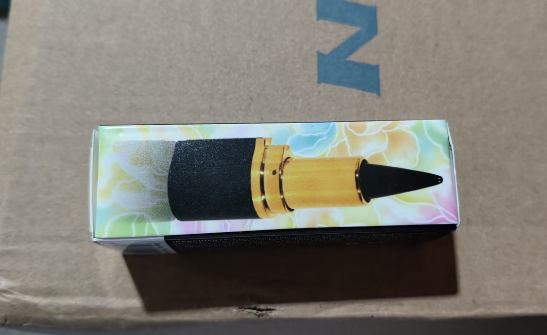 Eyeliner pencil in black with waterproof and long-lasting features, matte finish and model 7402-020M for everyday makeup use.