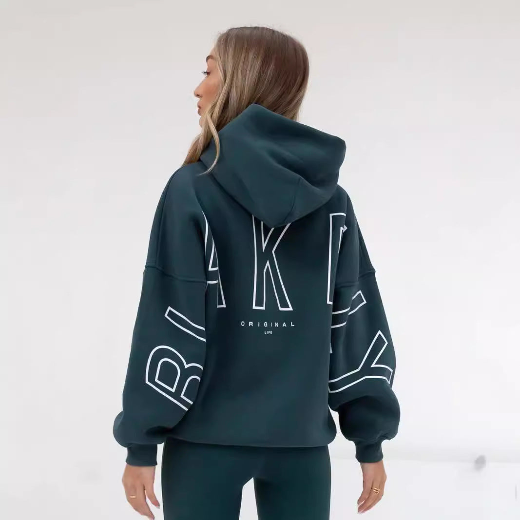 women oversized hoodie casual commute outfit styling