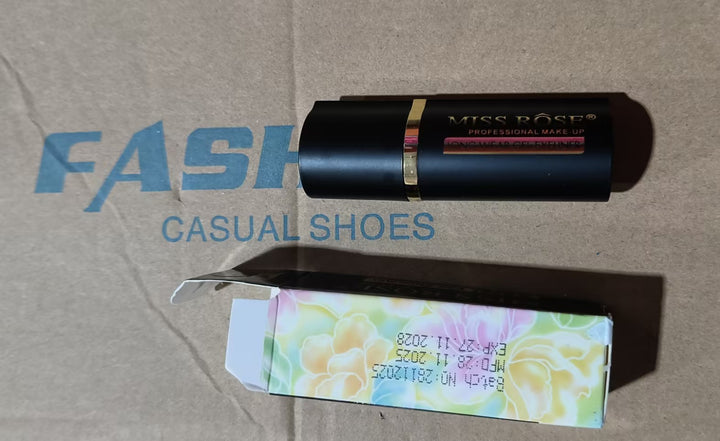 Matte black eye makeup pencil with durable, waterproof and long-lasting features and model 7402-020M for everyday eye makeup.
