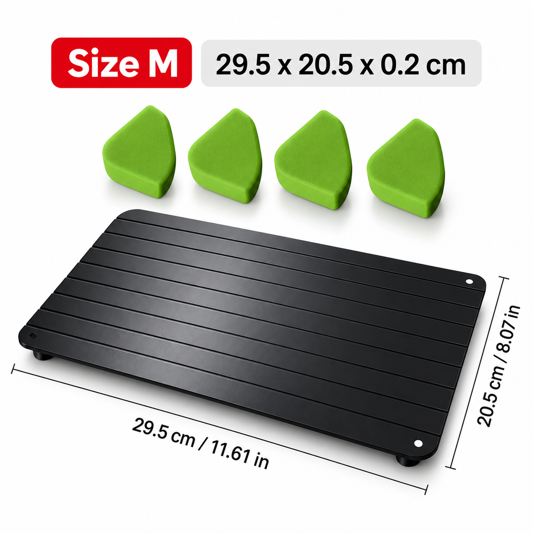 Size M black tray measuring 29.5 x 20.5 x 0.2 cm with four green corner pieces
