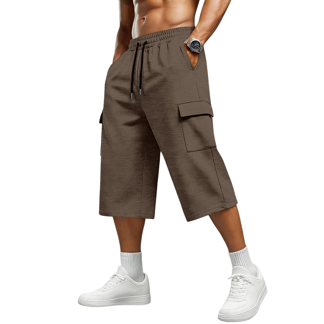 Men’s utility cargo shorts with cropped length, wide leg silhouette and practical side pocket for modern outfits