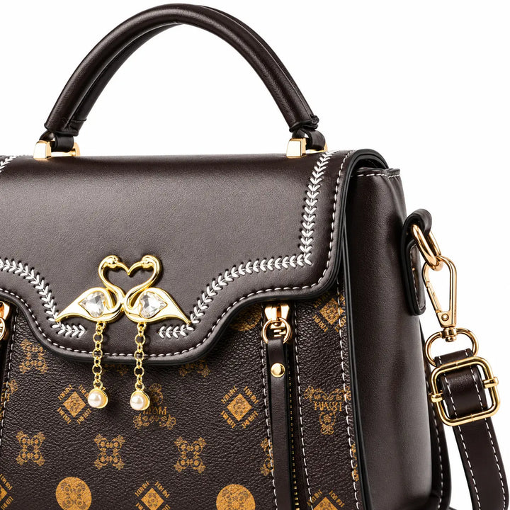 Detail of the brown bag&