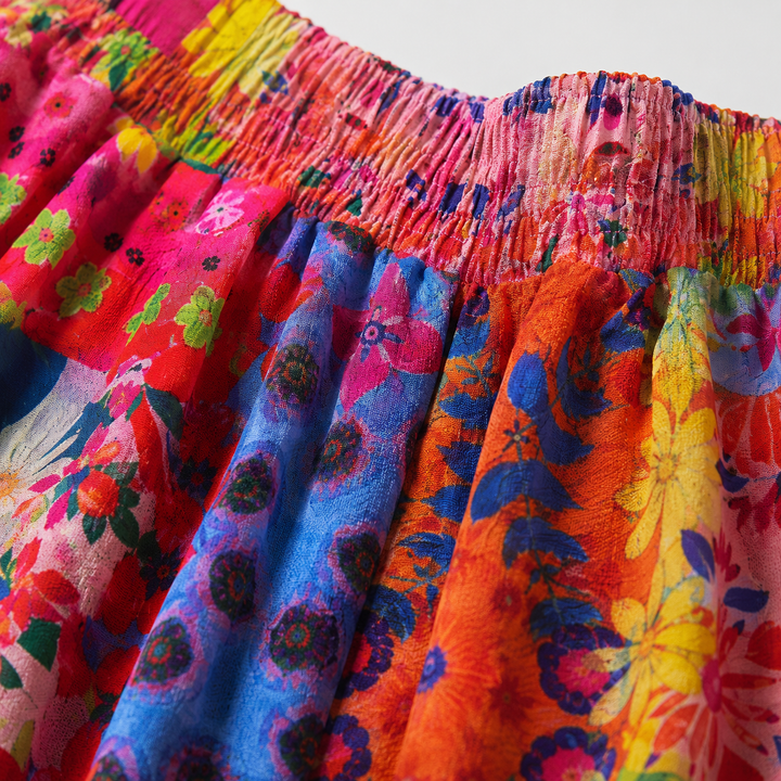 Bohemian vacation pants for women in polyester fiber with a wide-leg silhouette for simple outfit planning and vacation wear.